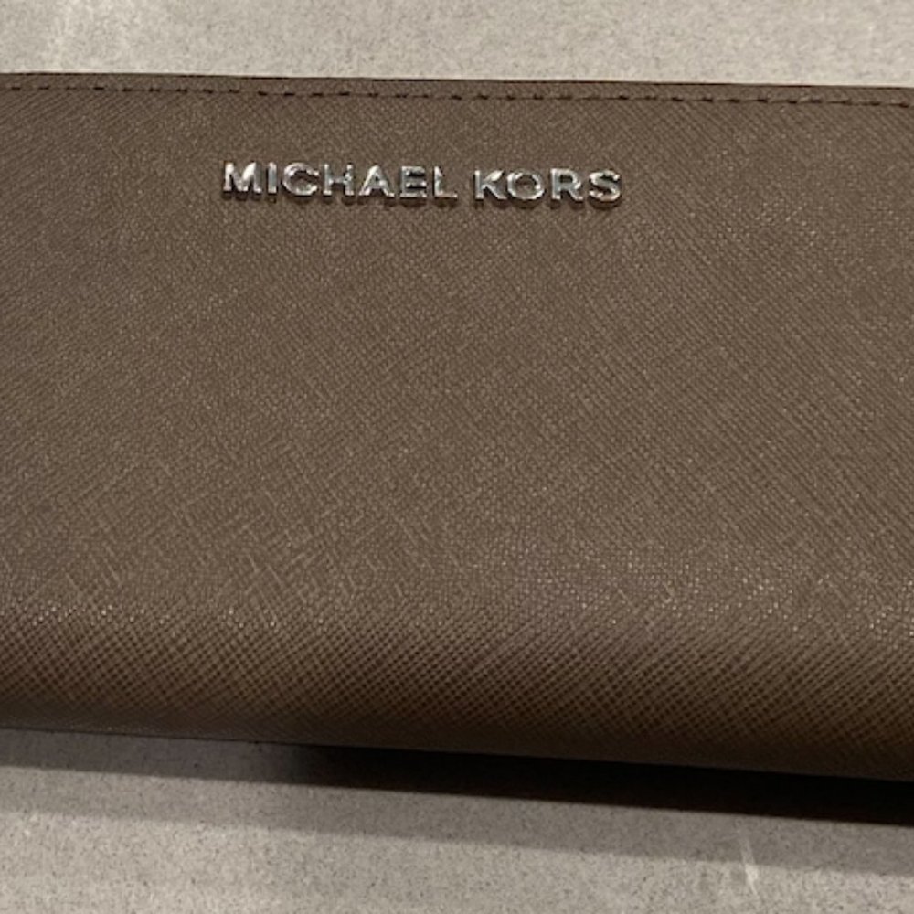 Michael Kors Wallet Wristlet - Taupe